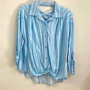 Cute buttons down blouse size M